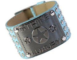 Armband mit Metallplatte und Nieten hellblau